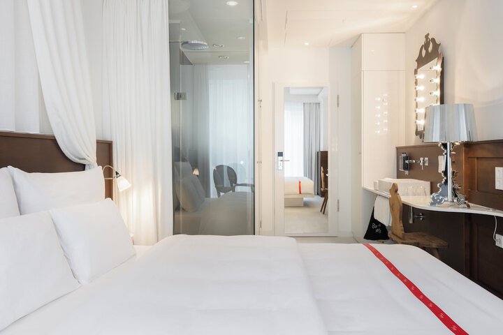 Room 53 of 127