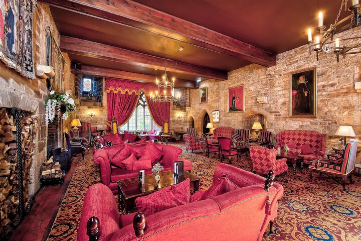 Lounge 97 of 107