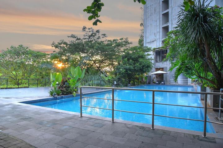 Pools & Facilities