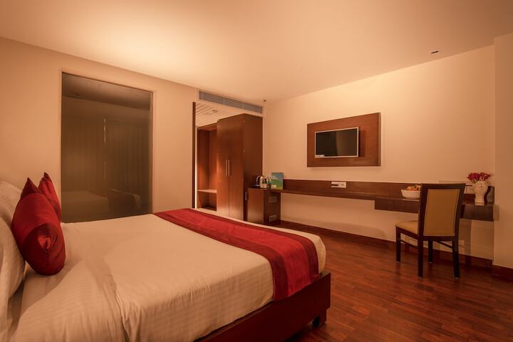Room 12 of 30