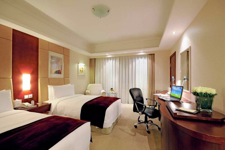Room 6 of 42