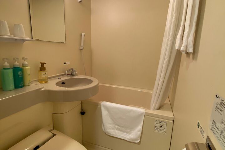 Room 27 of 29