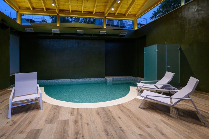 Pool 33 of 45