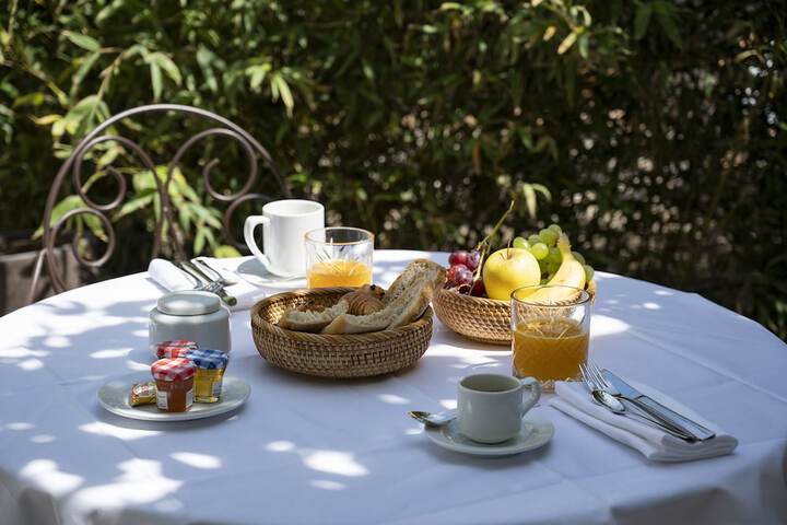 Breakfast/Coffee Service 36 of 55