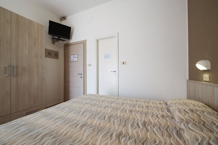 Room 10 of 10