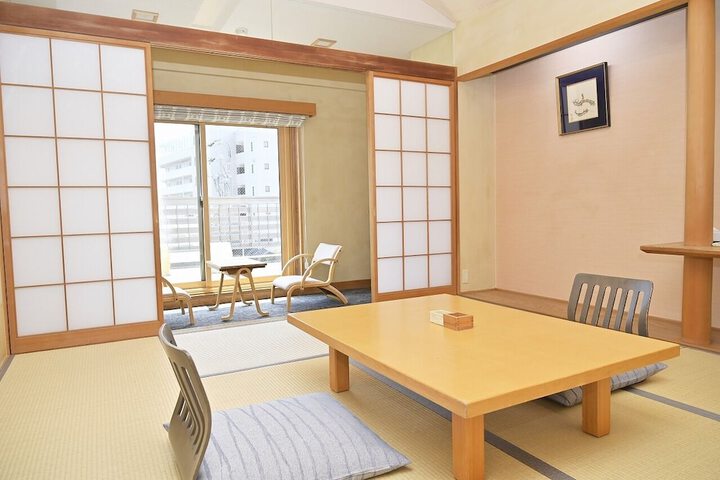 Room 2 of 10