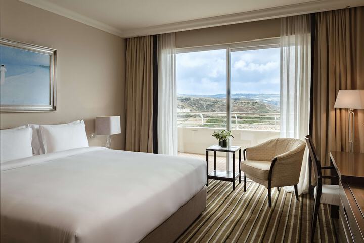 Room 33 of 233
