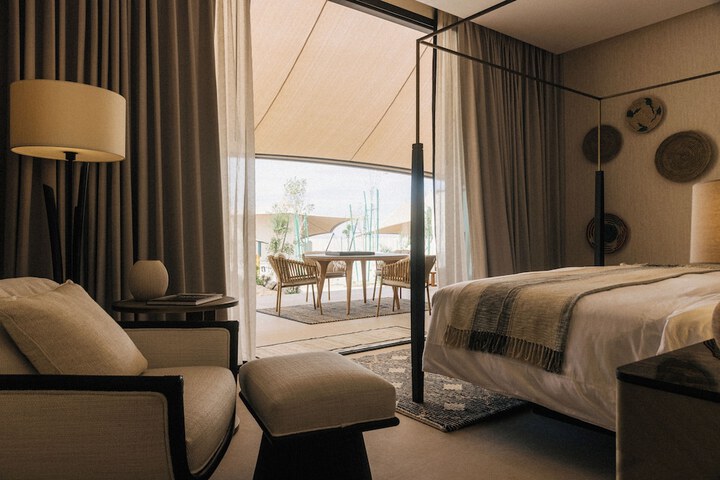 Room 5 of 97