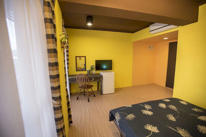 Room 6 of 15