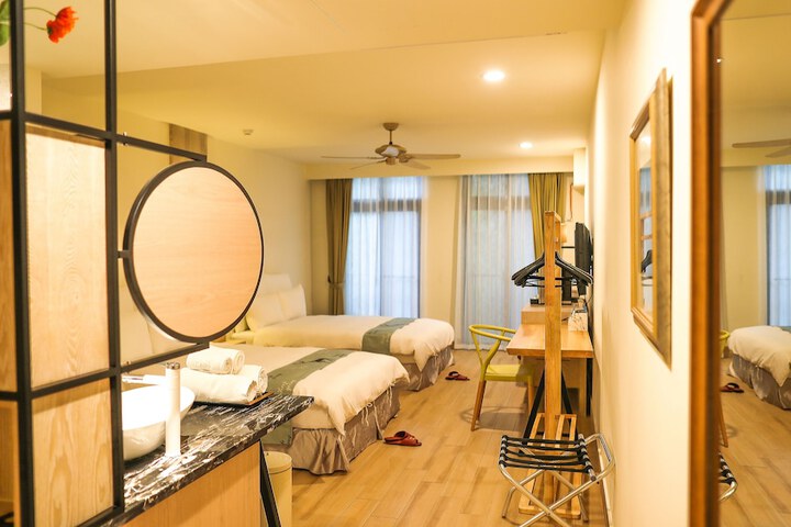 Room 16 of 180