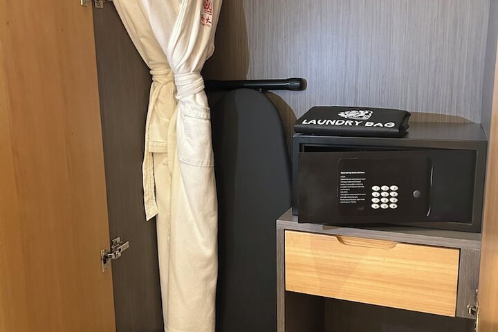 Room 11 of 46
