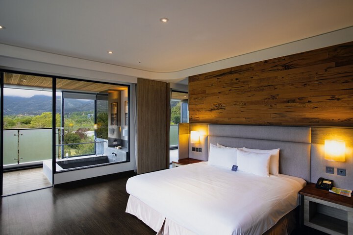 Room 15 of 153
