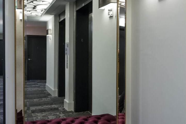 Ballroom/Hall 68 of 79