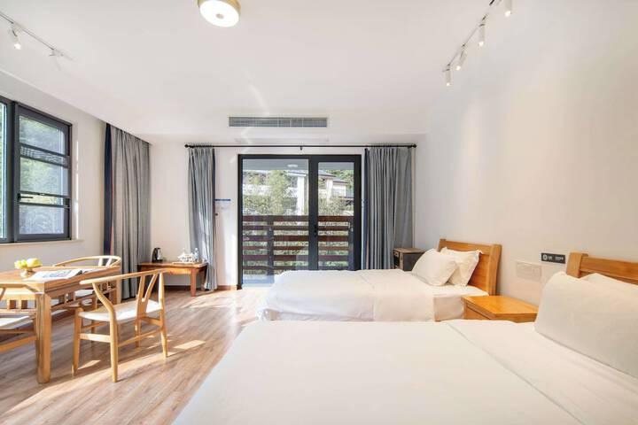 Room 16 of 170