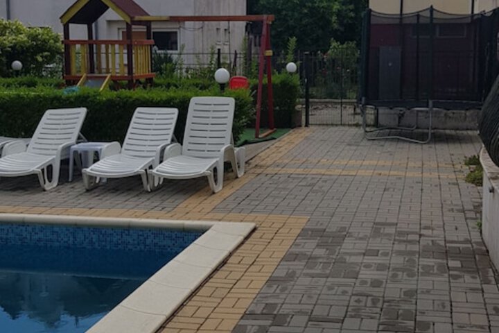Pool 20 of 29