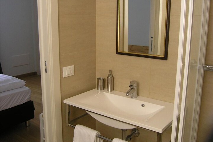 Room 15 of 25