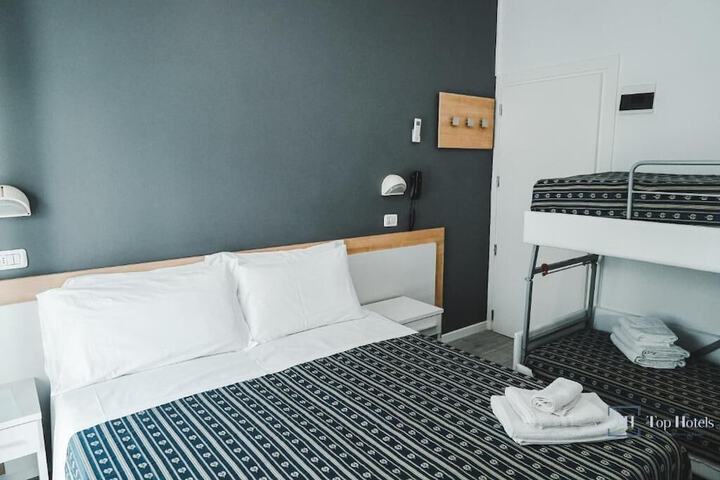 Room 6 of 24