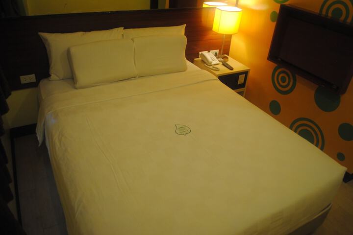 Room 27 of 108