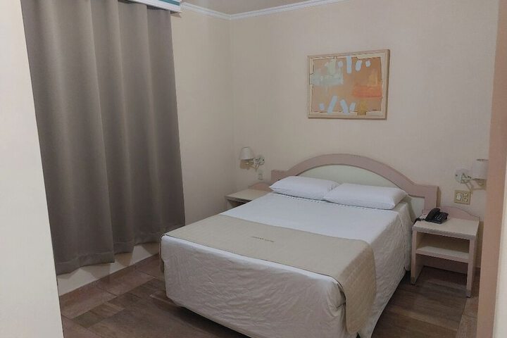 Room 6 of 27