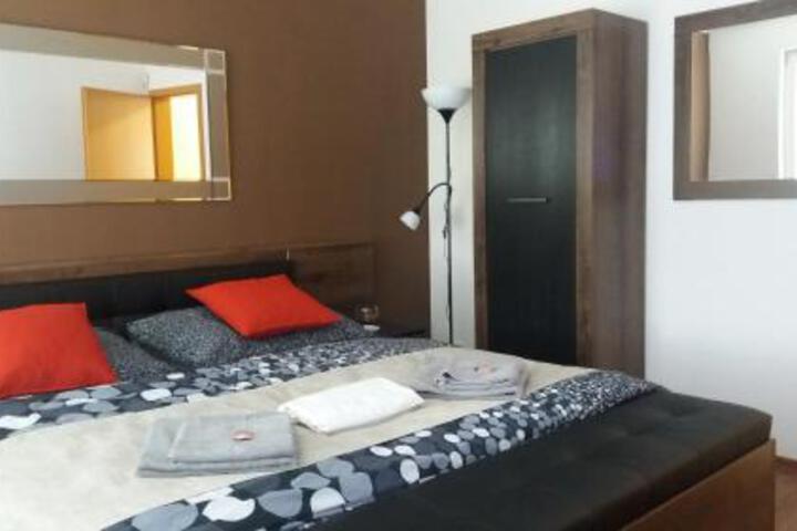 Room 2 of 3