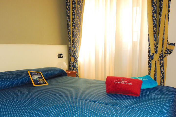 Room 9 of 90