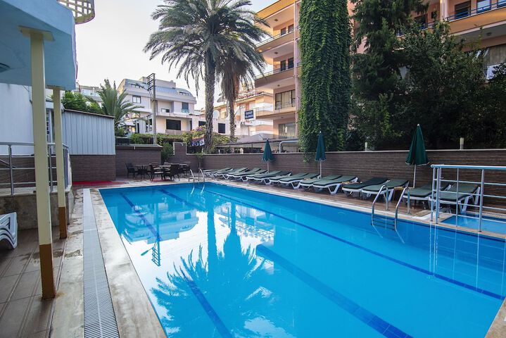 Hotel with Pool