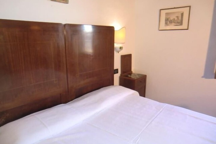 Room 20 of 98