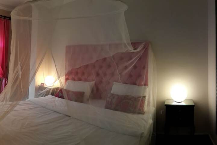 Room 5 of 115