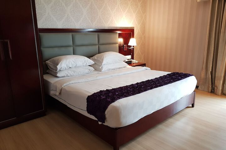 Room 12 of 37