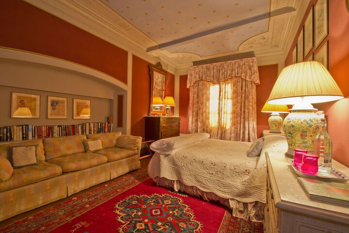 Room 25 of 86