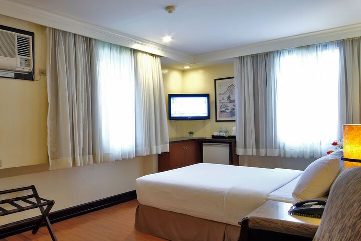 Room 28 of 56