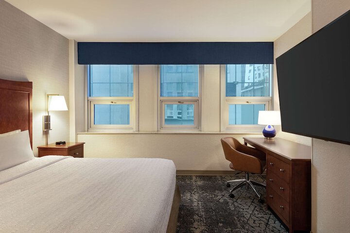 1 King Bed (6 of 11)