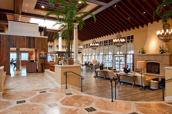 Lobby lounge