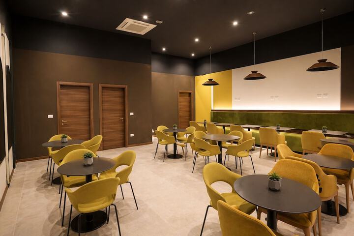 Lounge 54 of 59