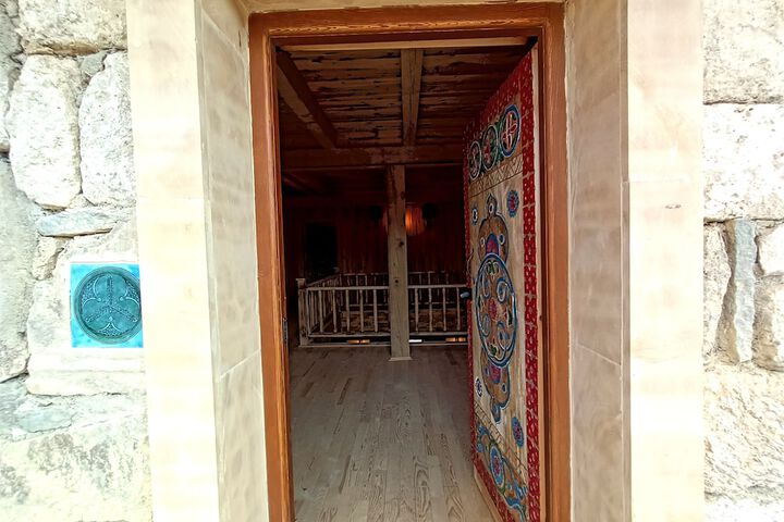 Room 6 of 16