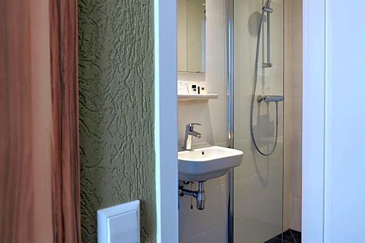 Room 100 of 112