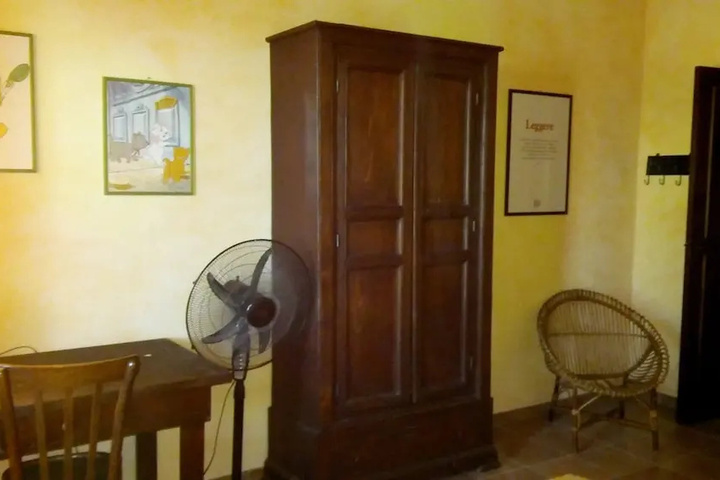 Room 13 of 27