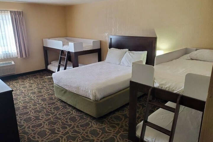 Room 10 of 37