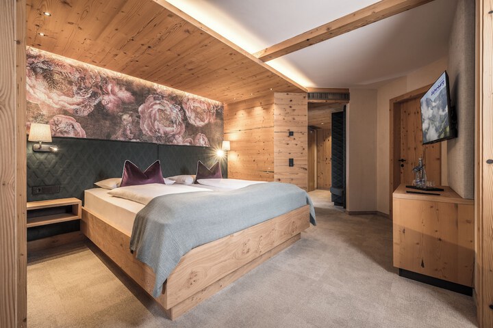 Room 10 of 77