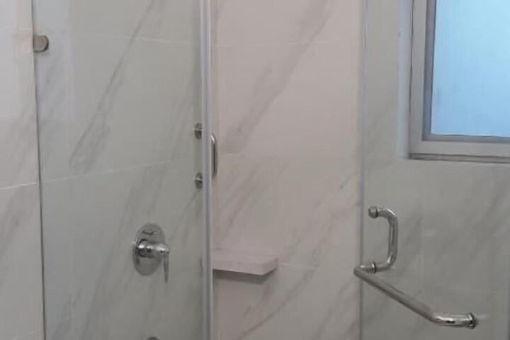 Room 2 of 20