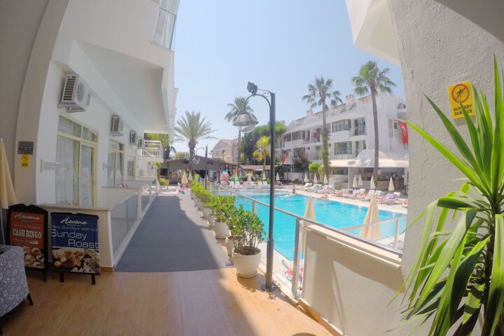 Hotel Pool