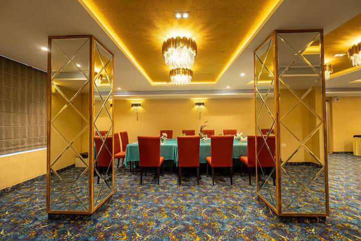 Ballroom/Hall 55 of 57