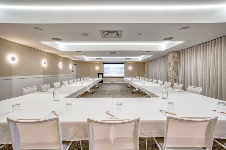 Business Center 179 of 193
