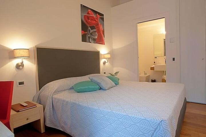 Room 4 of 52