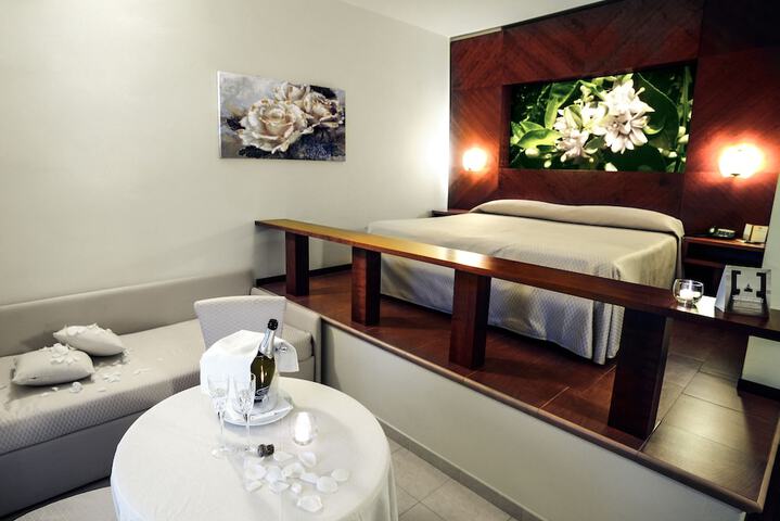 Room 5 of 23