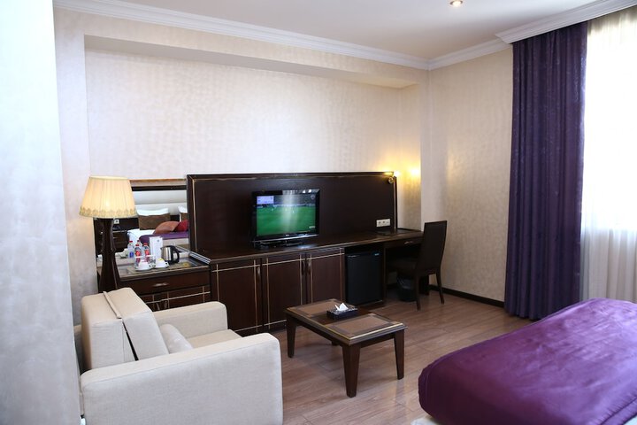 Room 17 of 122
