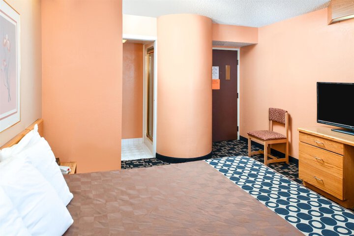 Room 15 of 31