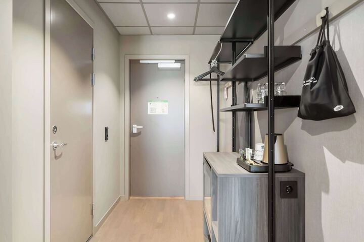 Room 14 of 37