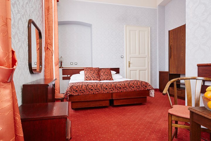 Room 11 of 67