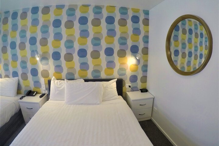 Room 11 of 37